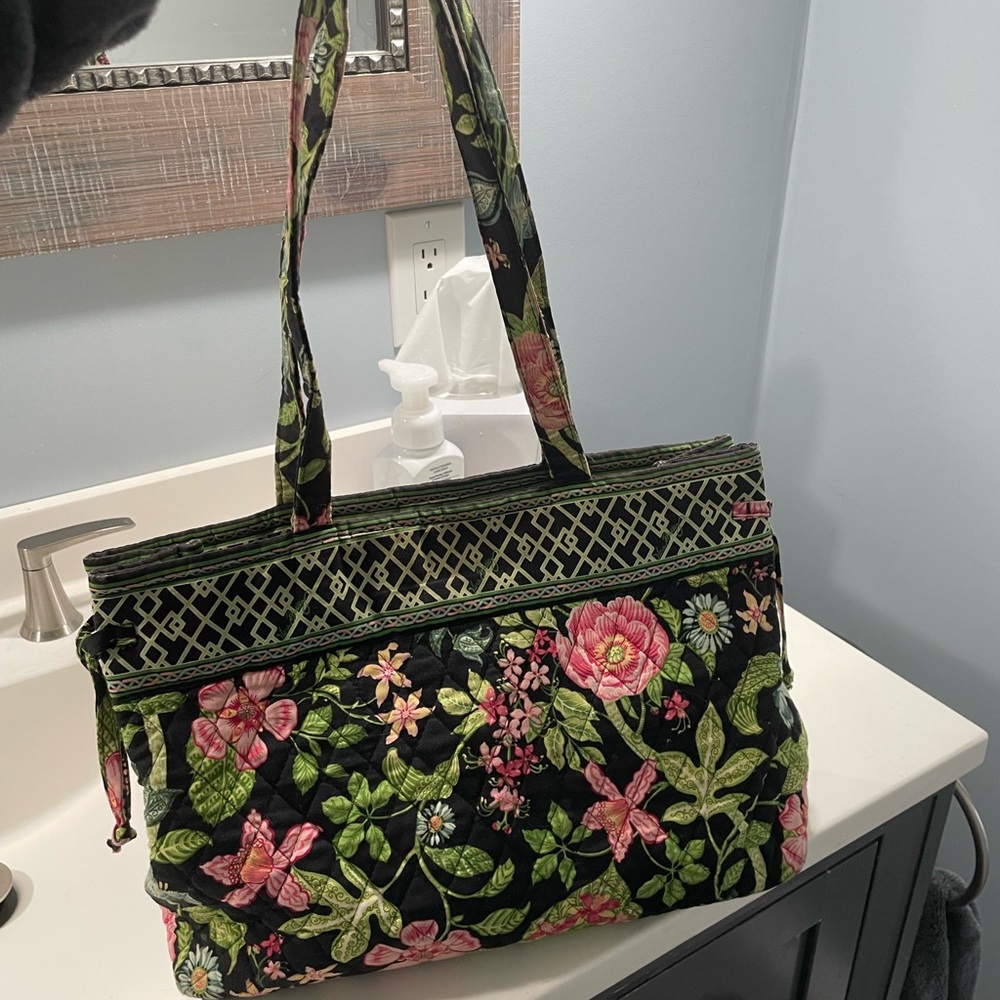 Vera Bradley spring/ summer bag. Very lightly used.